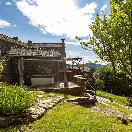 Les Hotes Du Chataignier Bed & Breakfast