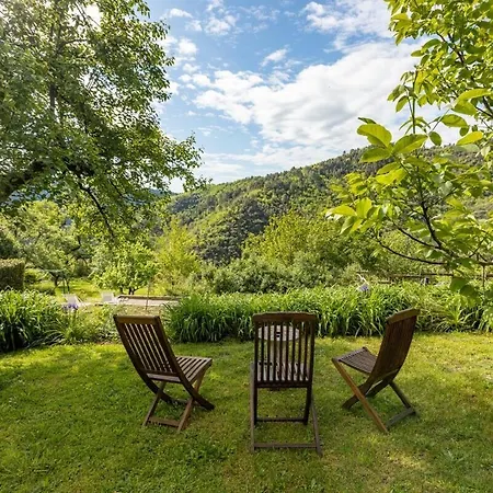 Les Hotes Du Chataignier Bed & Breakfast 3*