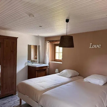 Les Hotes Du Chataignier