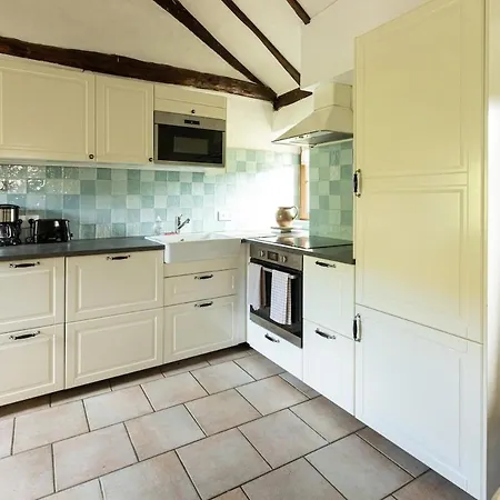 Les Hotes Du Chataignier B&B Penens