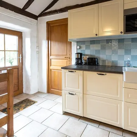 Les Hotes Du Chataignier