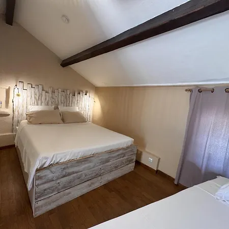 Les Hotes Du Chataignier B&B