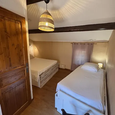 Les Hotes Du Chataignier