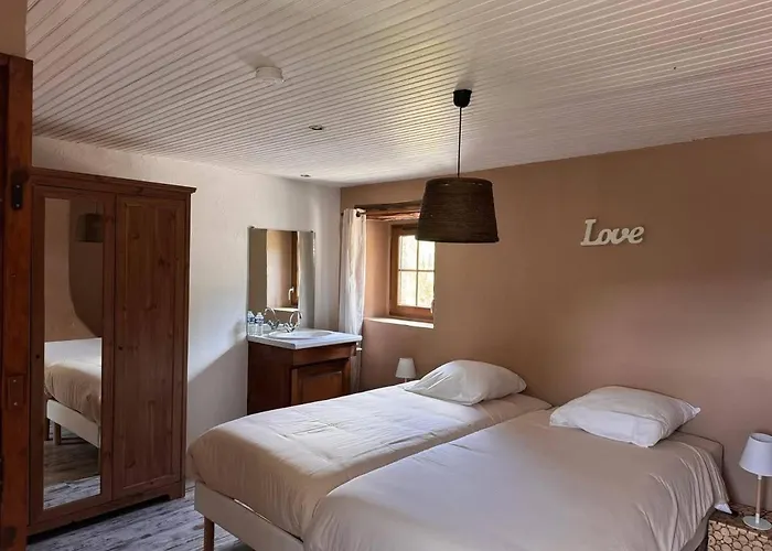 Les Hotes Du Chataignier