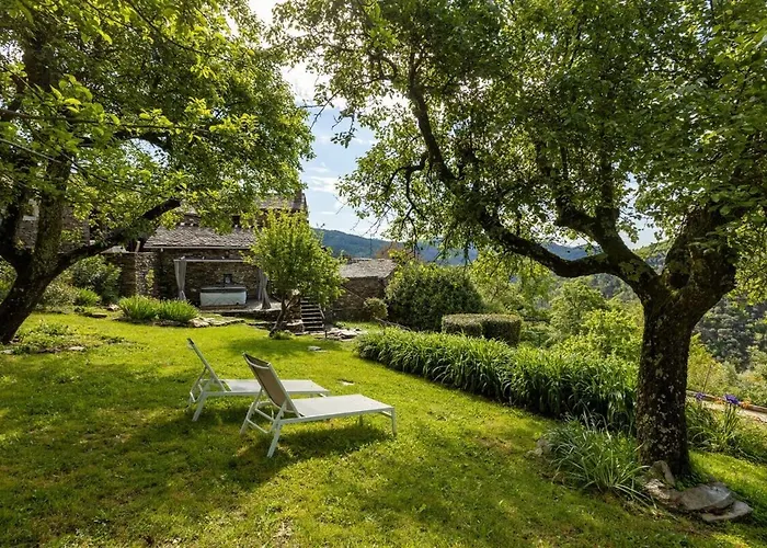 Les Hotes Du Chataignier Nocleg ze śniadaniem Penens