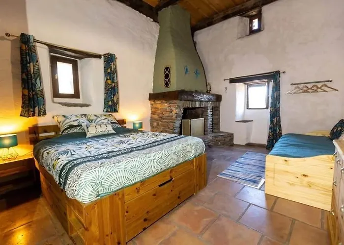 Les Hotes Du Chataignier